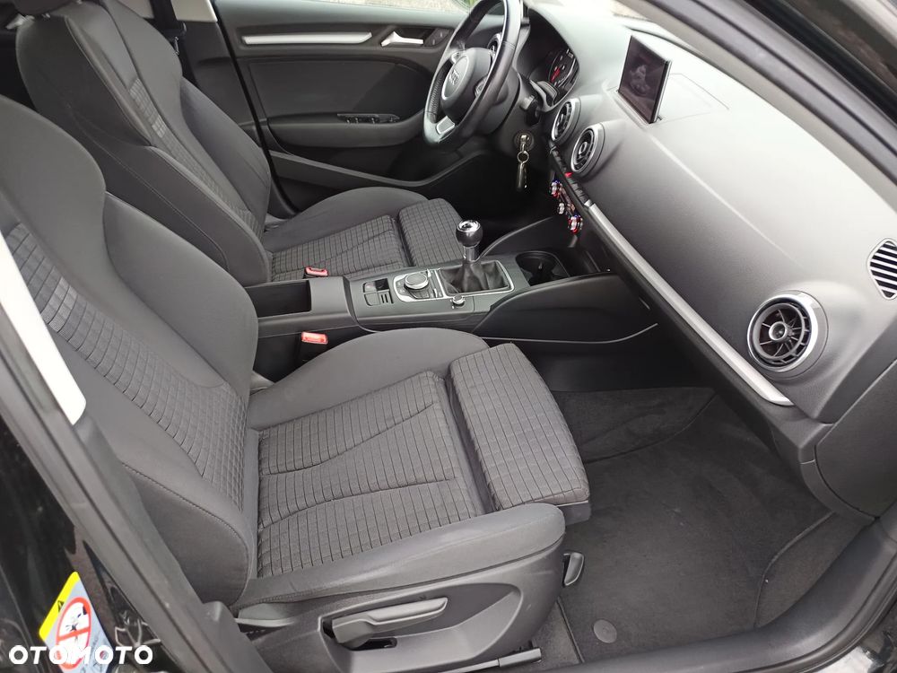 Audi A3 Sportback 1.4 TFSI S line Sportpaket - 13