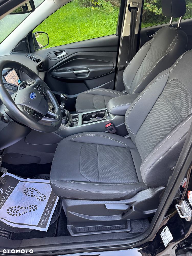 Ford Kuga 1.5 EcoBoost 2x4 Titanium - 32