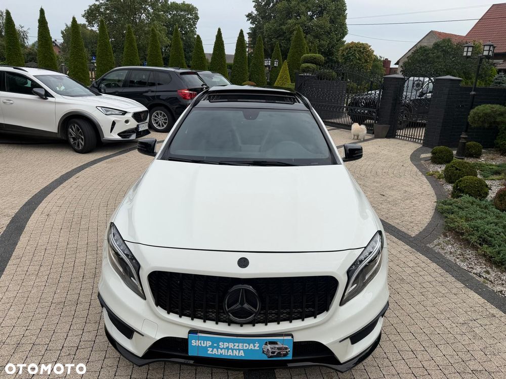 Mercedes-Benz GLA 45 AMG 4Matic 7G-DCT - 32
