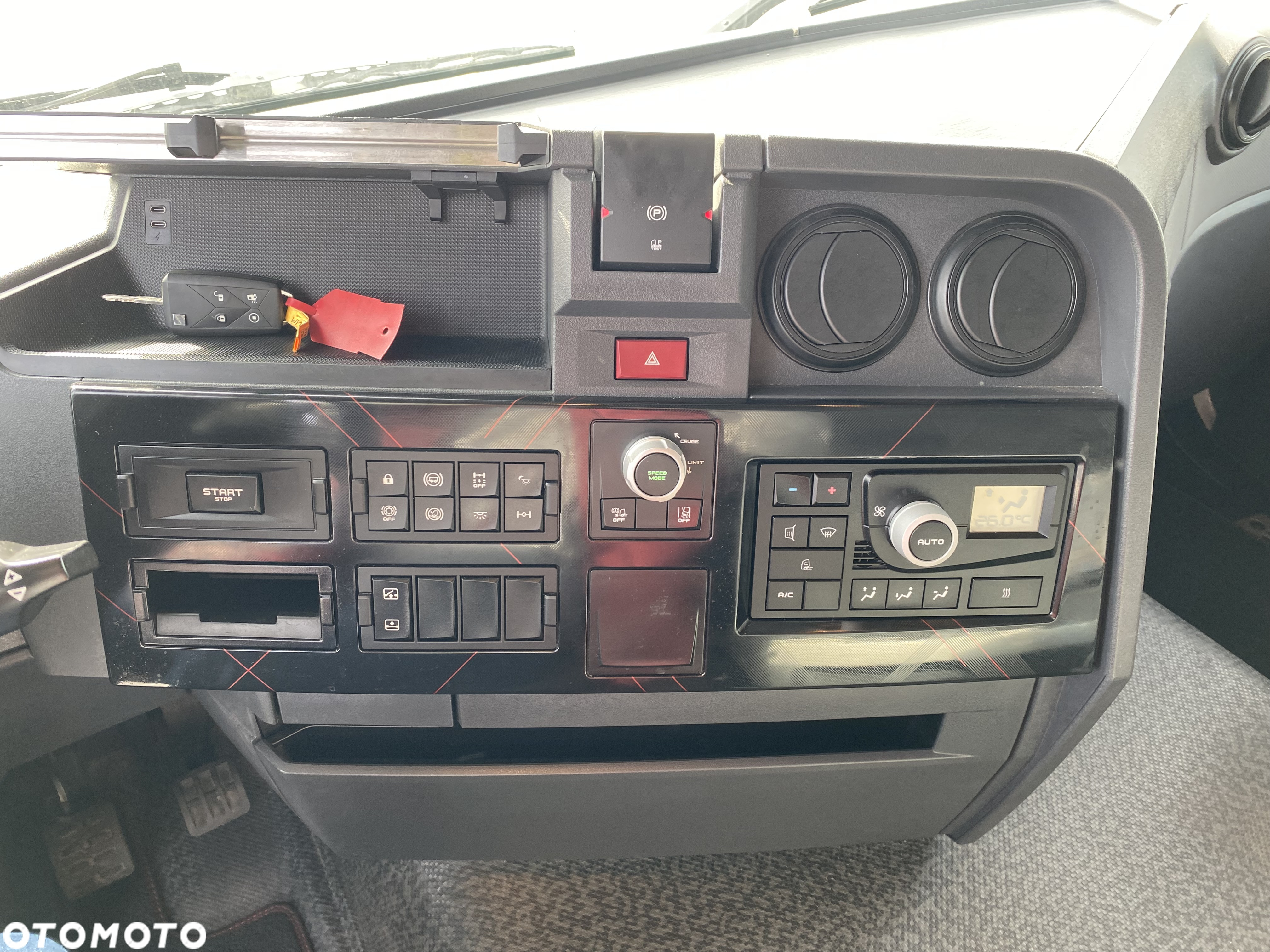 Renault T480 Sleeper Cab - 11