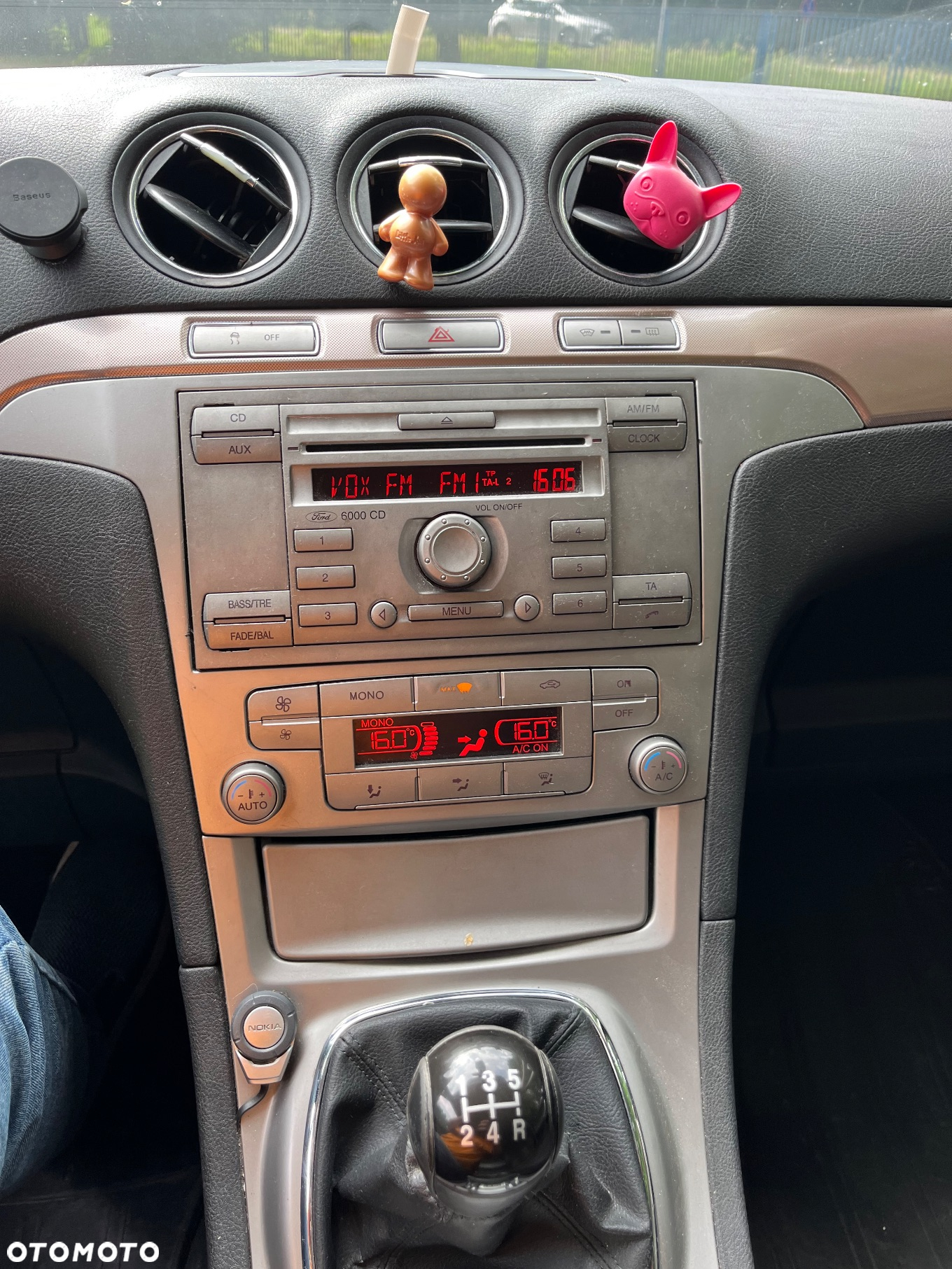 Ford S-Max - 13