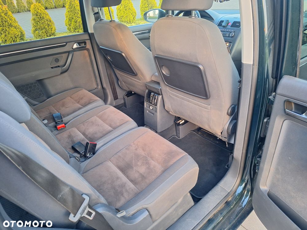 Volkswagen Touran 2.0 TDI DPF DSG Highline - 11