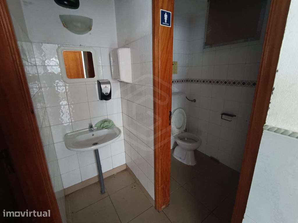 Vila Real de Santo António, Algarve. Espaço comercial com potencial... - Grande imagem: 5/17