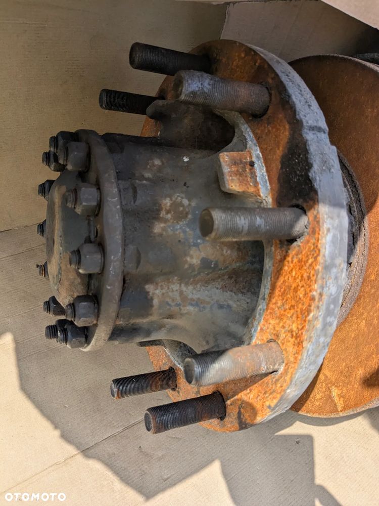 PIASTA VOLVO Z TARCZĄ HAMULCOWĄ - 2