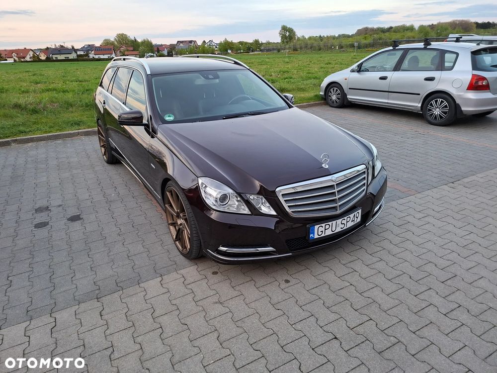 Mercedes-Benz Klasa E 200 CGI BlueEFFICIENCY Automatik - 27