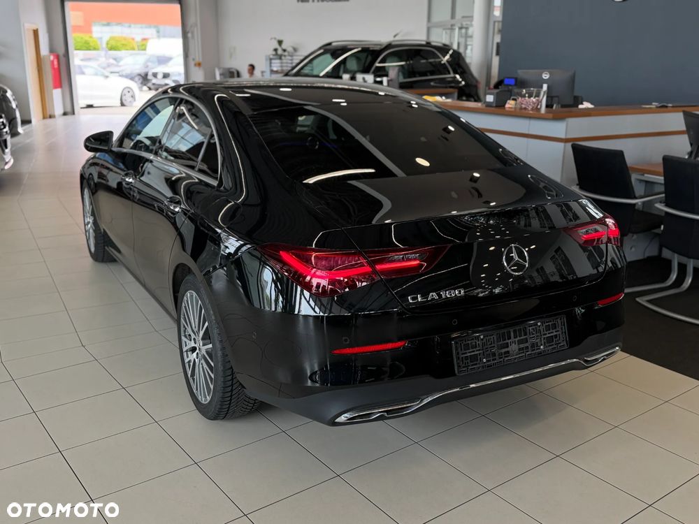 Mercedes-Benz CLA 180 Progressive 7G-DCT - 7