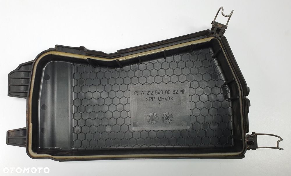 OBUDOWA POKRYWA SKRZYNKI BEZPIECZNIKÓW MERCEDES W212 A2125400082 - 2