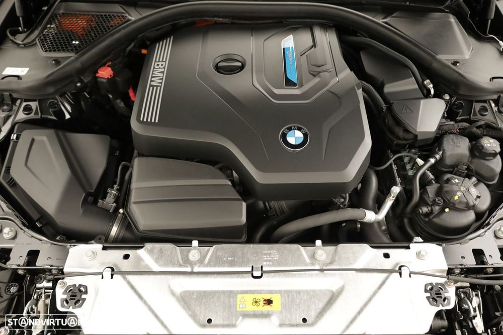 BMW 330 e Pack Desportivo M Auto - 26