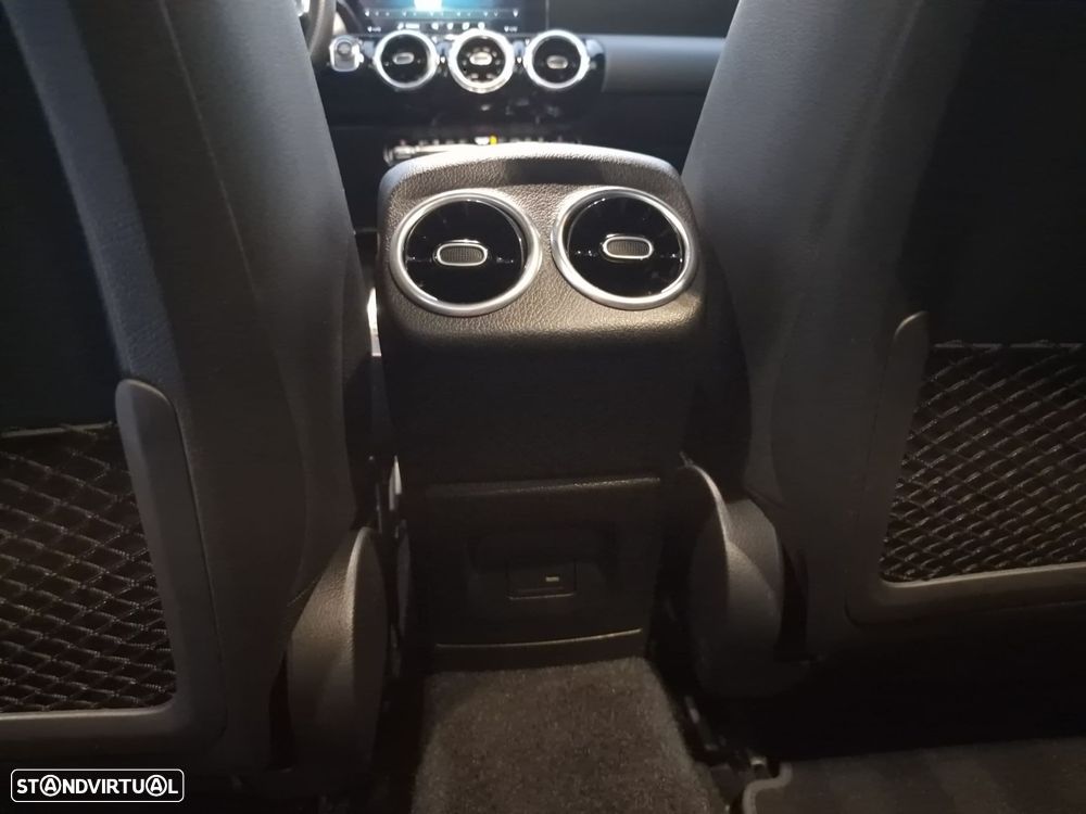 Mercedes-Benz A 250 - 25