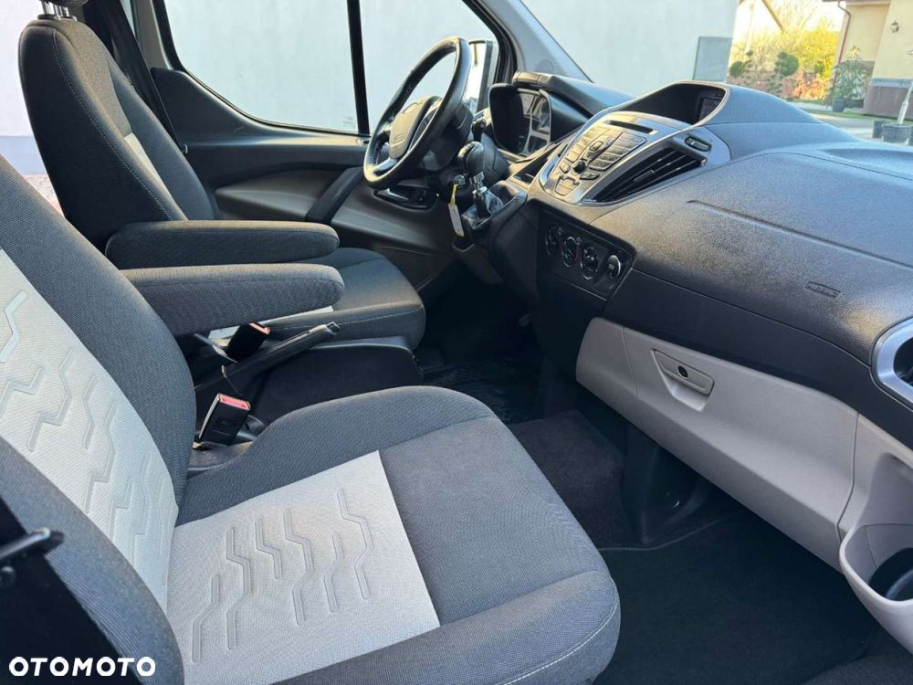 Ford Tourneo Custom - 29