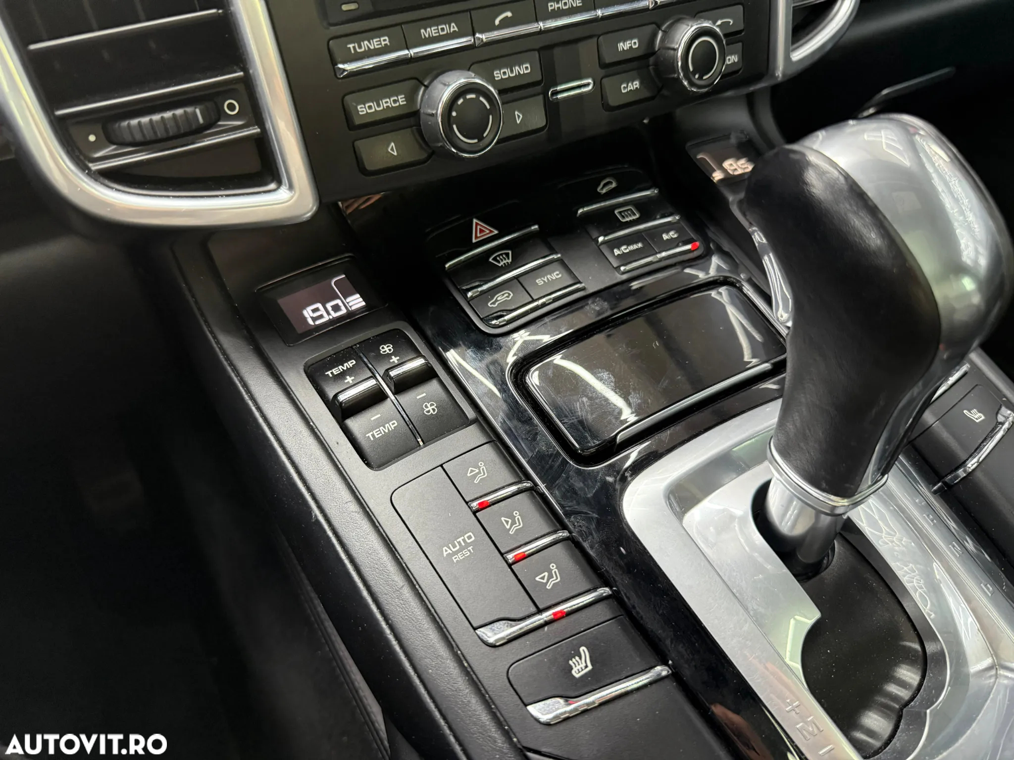 Porsche Cayenne 3.0 L - 12