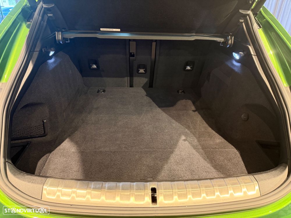 Porsche Taycan Cross Turismo 4S - 38