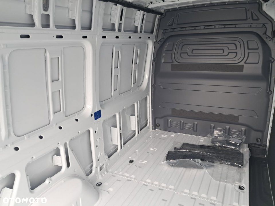 Mercedes-Benz Sprinter - 11