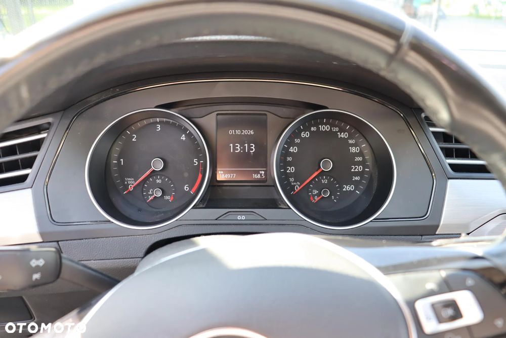 Volkswagen Passat - 11
