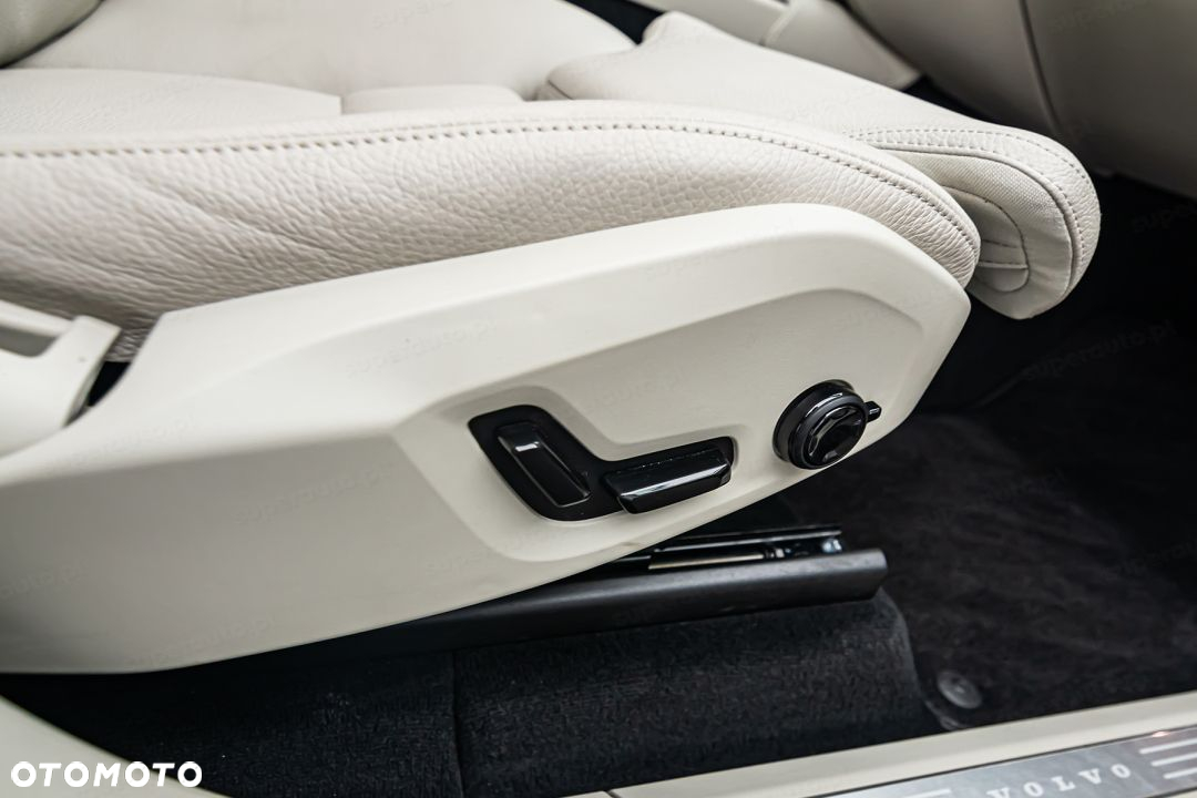 Volvo XC 90 - 12