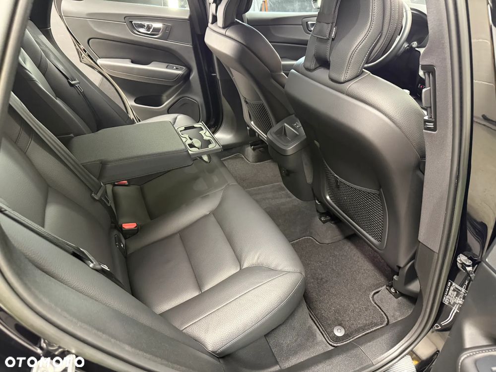 Volvo XC 60 B4 D AWD Geartronic Momentum Pro - 39