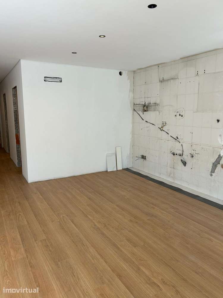 T3+1 Totalmente Renovado e Equipado no Centro de Guimarães - Grande imagem: 4/25
