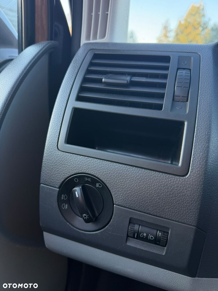Volkswagen Caravelle - 6