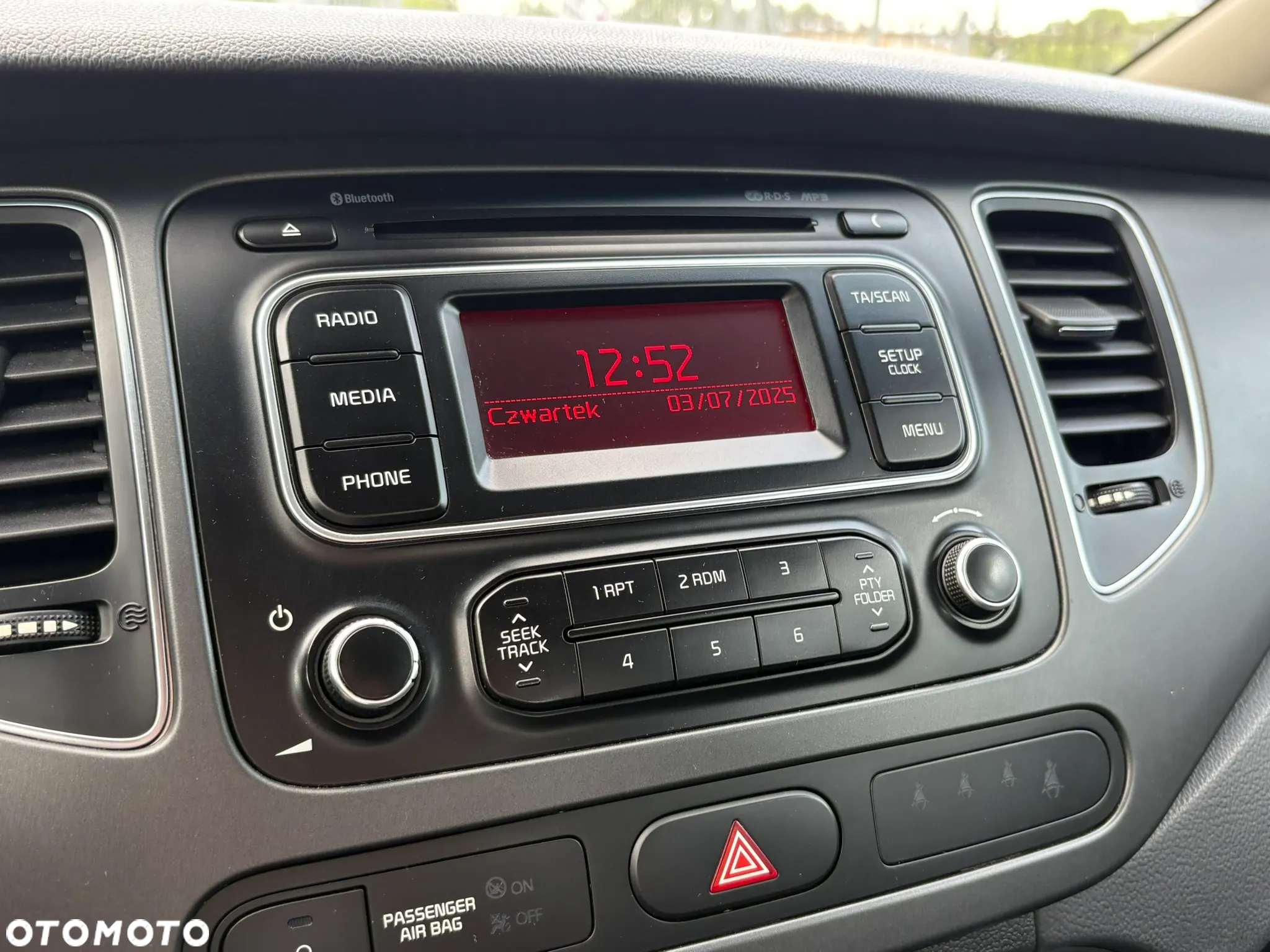 Kia Carens 1.6 GDI M - 17