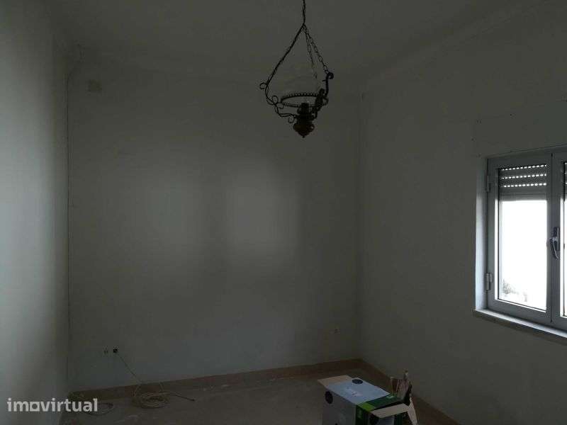 T4 para Alugar – Com Quintal de 300m² | Rio Maior - Grande imagem: 3/6