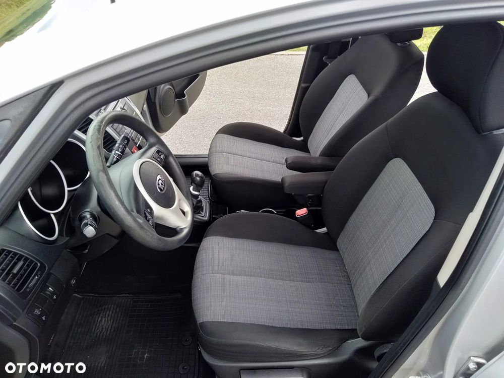 Kia Venga 1.4 L - 8