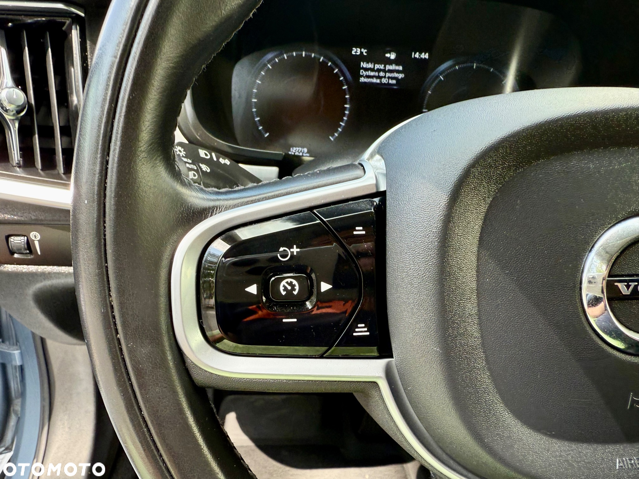 Volvo V90 D4 AWD Momentum - 30