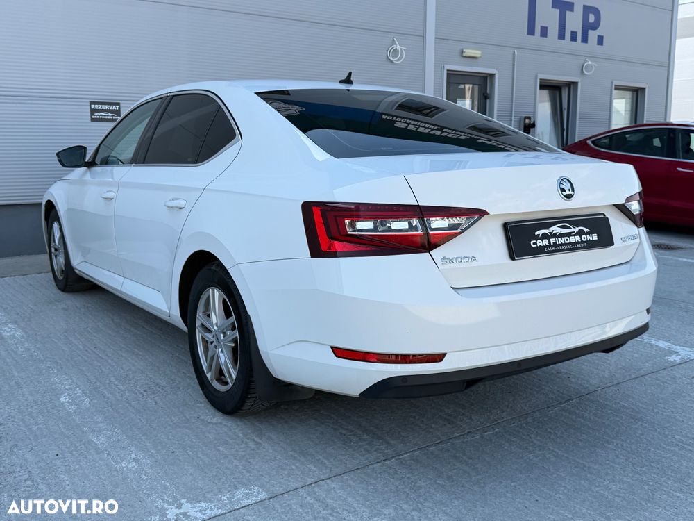 Skoda Superb 2.0 TDI DSG Style - 4