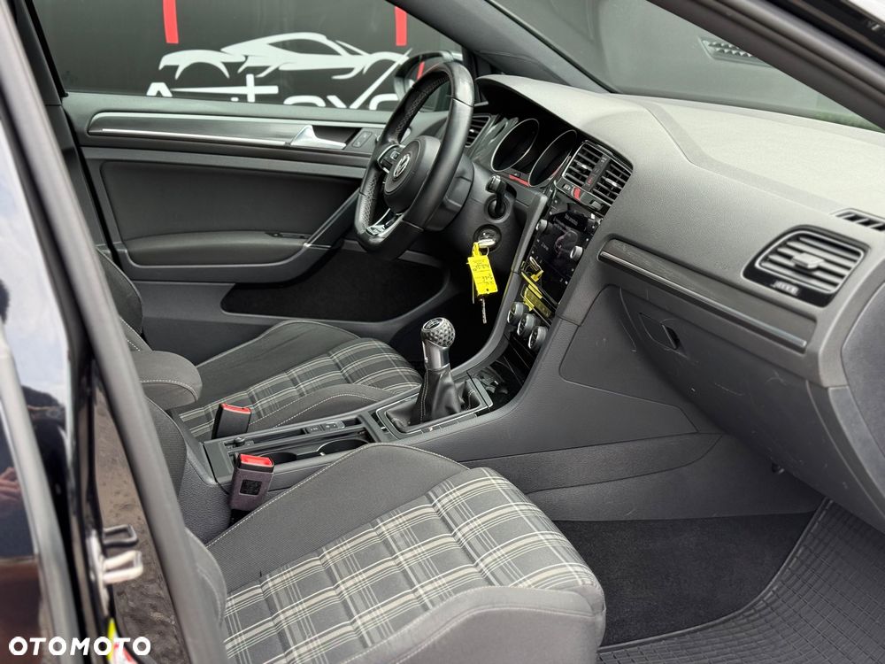 Volkswagen Golf GTD (BlueMotion Technology) - 32