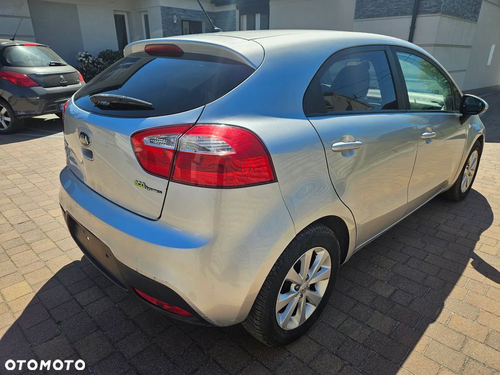 Kia Rio 1.1 CRDI Dream Team Edition - 6