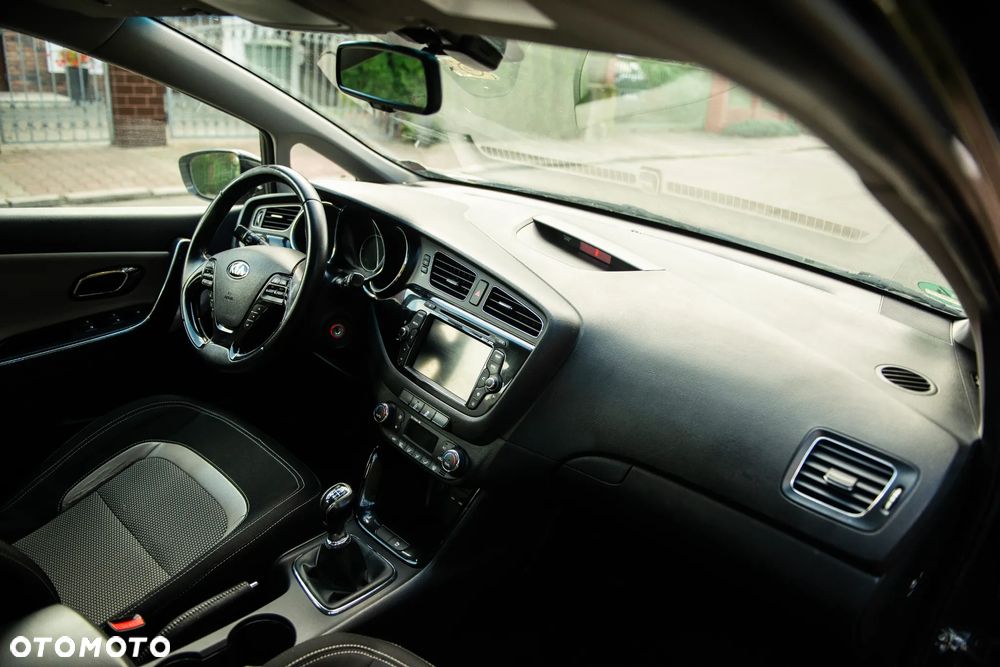 Kia Ceed 1.6 GDI Platinum Edition - 27