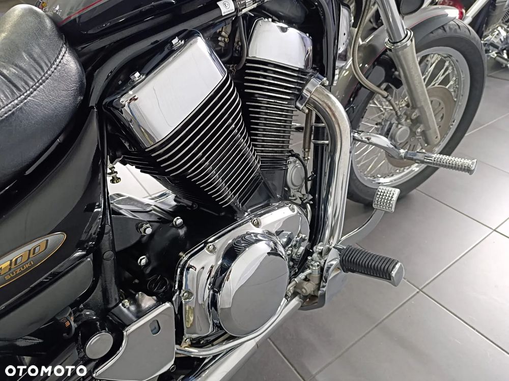Suzuki Intruder - 17