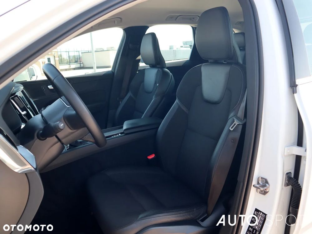 Volvo XC 60 T5 Momentum Pro - 14