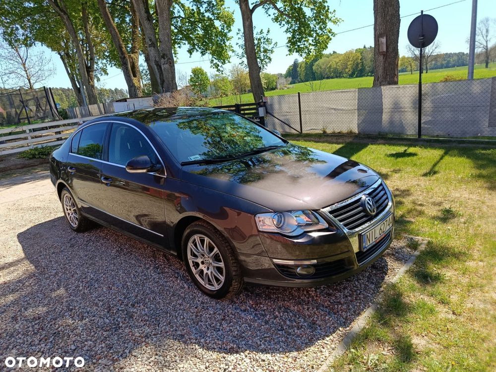 Volkswagen Passat - 1