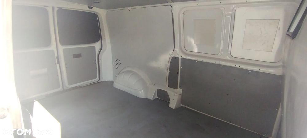 Volkswagen T5 - 15