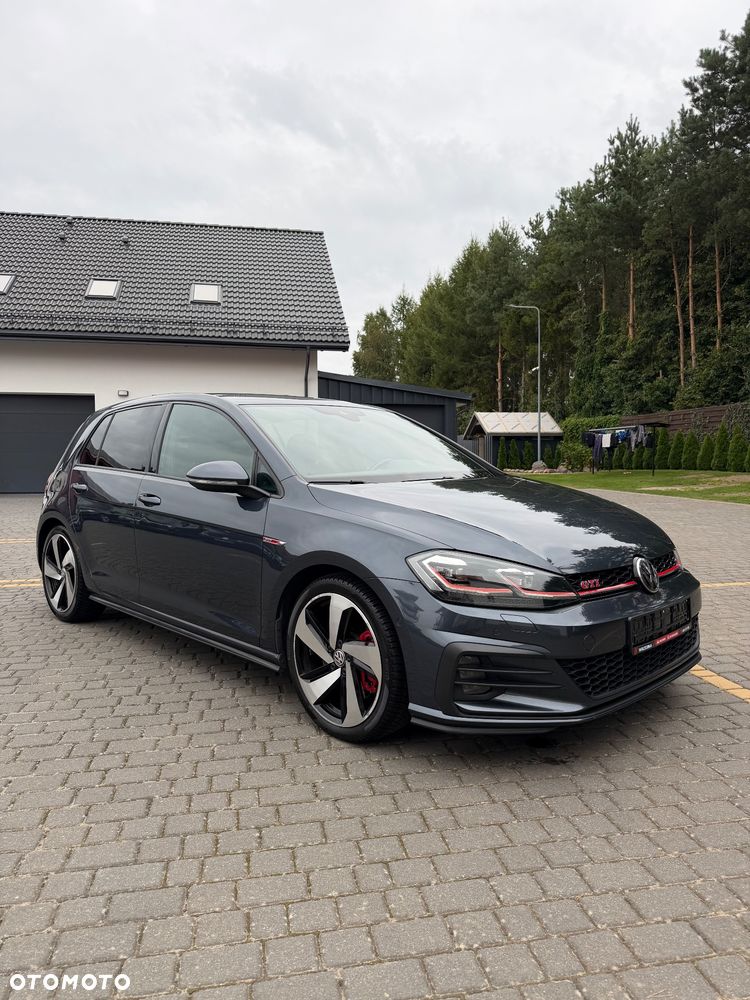 Volkswagen Golf - 2