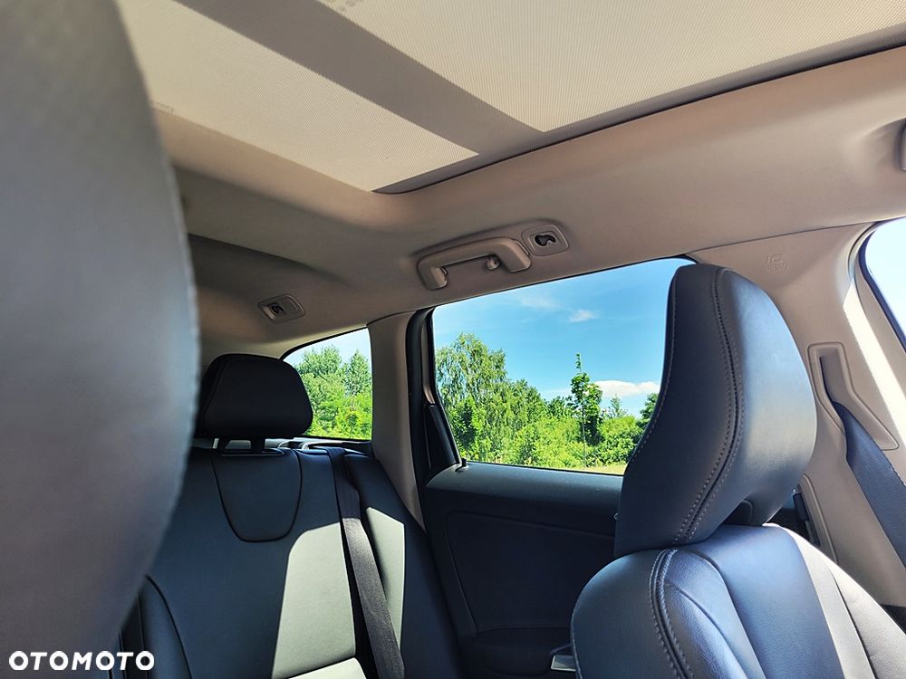 Volvo XC 60 T5 R-Design Momentum - 24