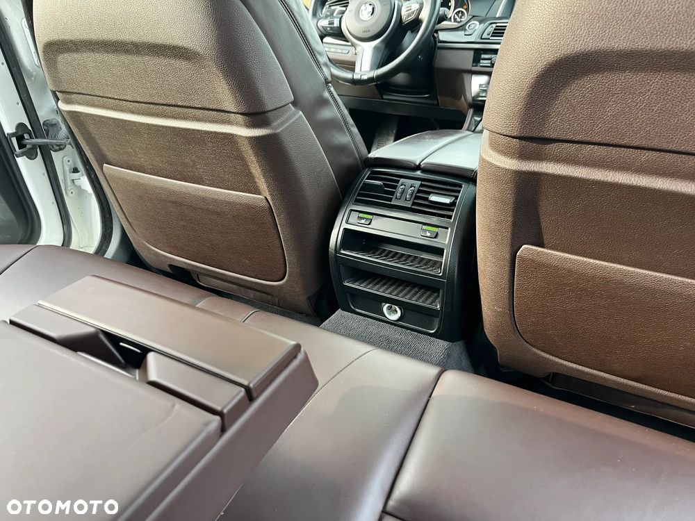 BMW Seria 5 550i xDrive Luxury Line - 27