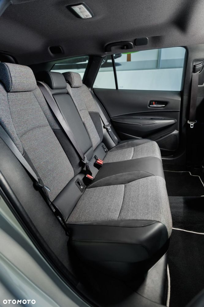 Toyota Corolla 1.8 Hybrid Style - 22