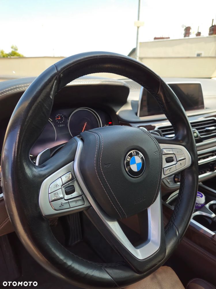 BMW Seria 7 750Li Edition Exclusive - 17