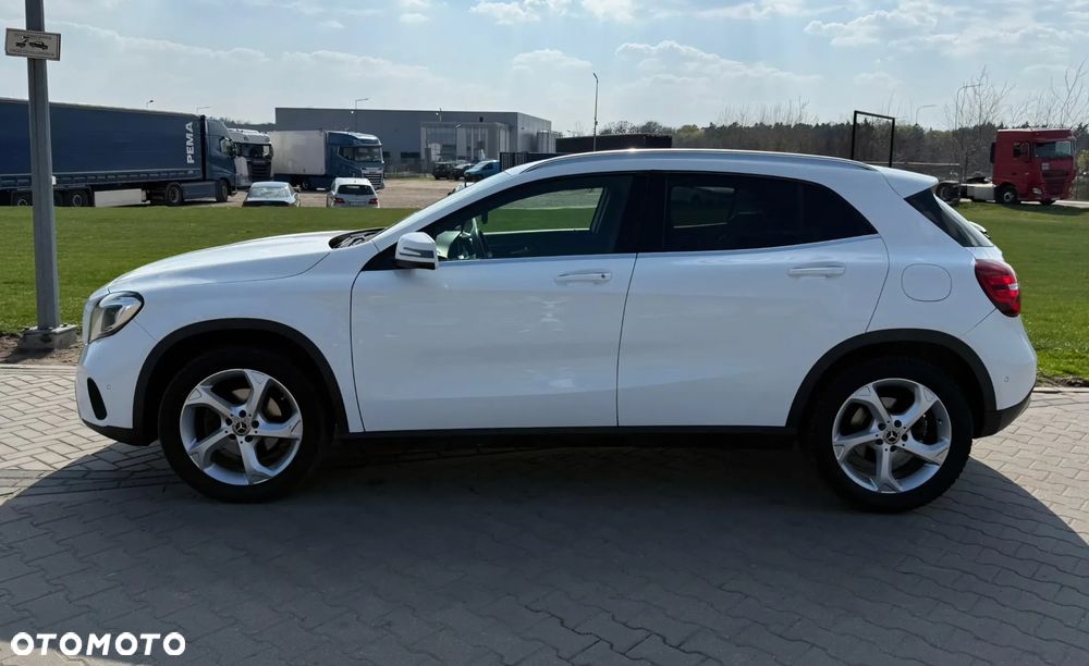 Mercedes-Benz GLA 200 7G-DCT - 3