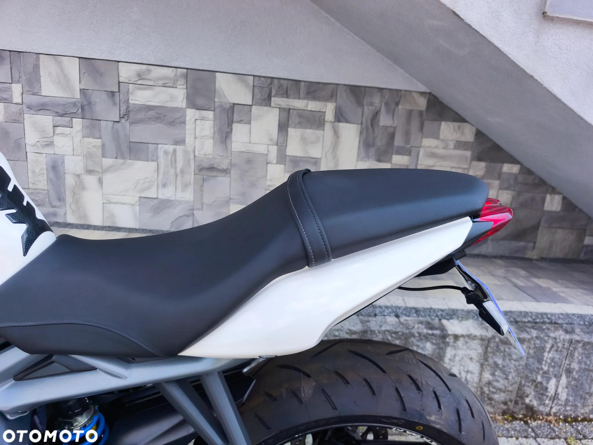 Triumph Street Triple - 28