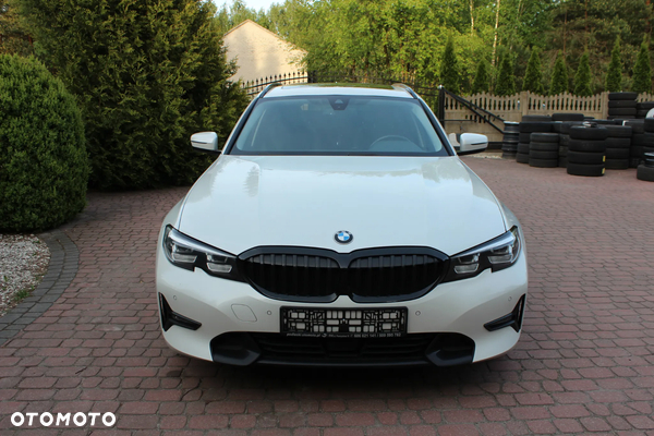 BMW Seria 3 320d Touring xDrive Sport Line