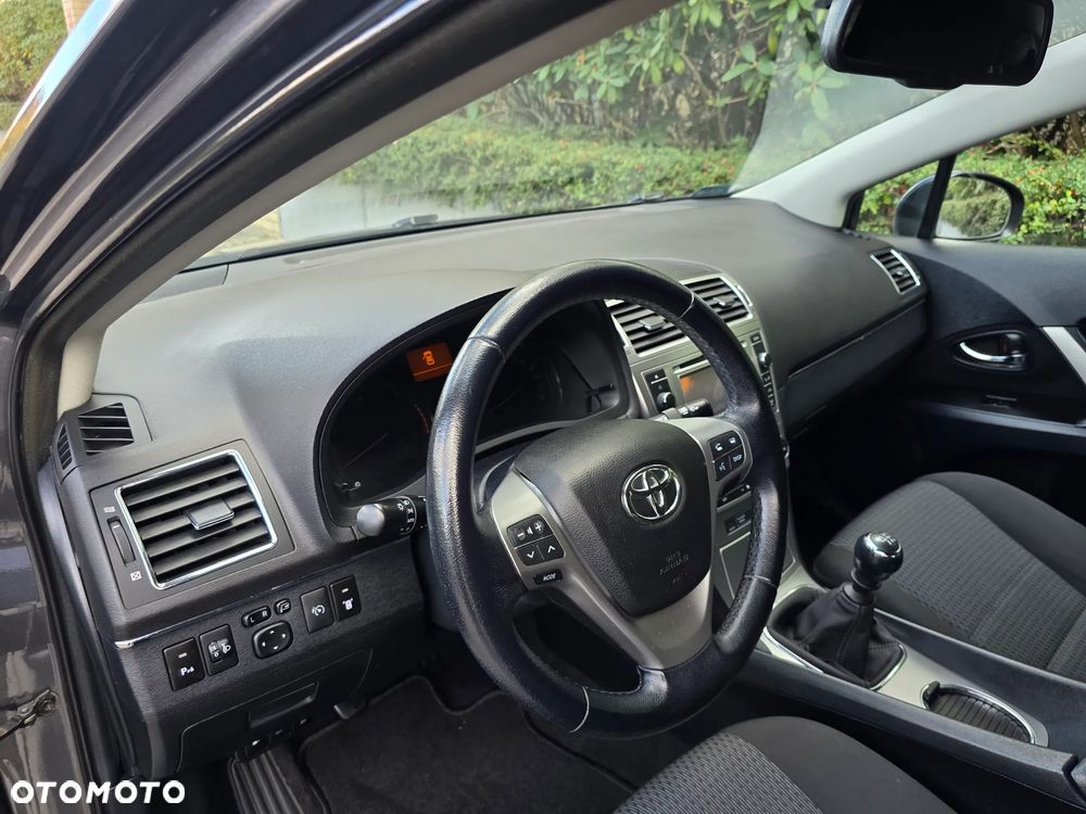 Toyota Avensis Combi 1.8 Executive - 18