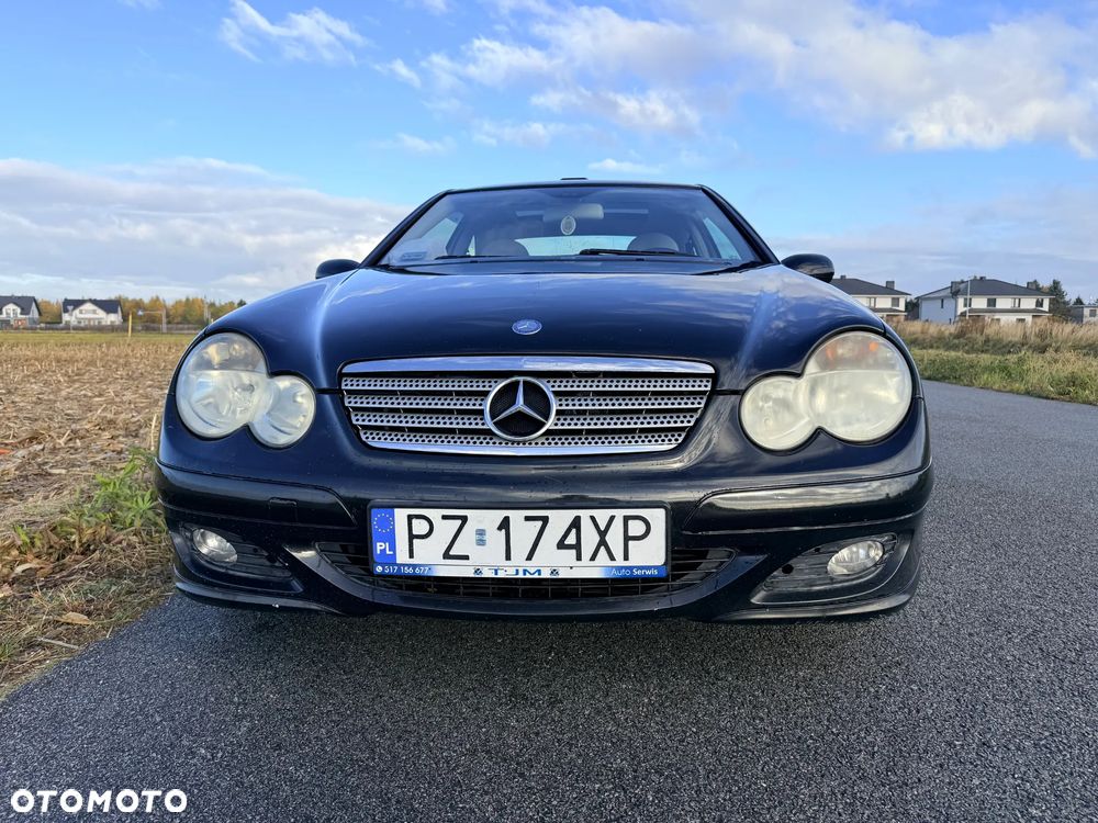 Mercedes-Benz C-Class 2005 photo 2