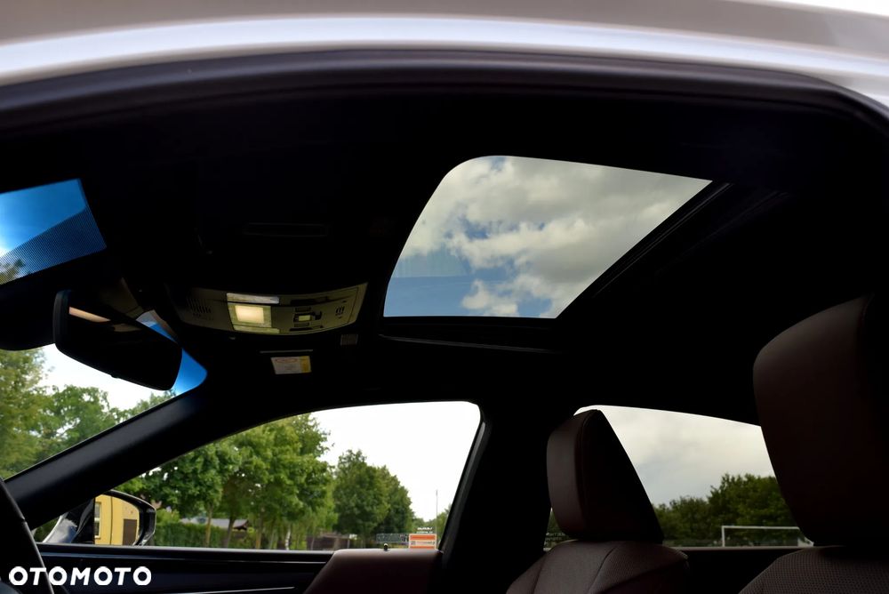 Lexus ES 300h Prestige - 32