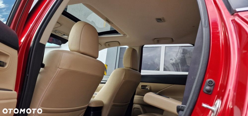 Mitsubishi Outlander 2.0 Instyle Navi 4WD CVT - 35