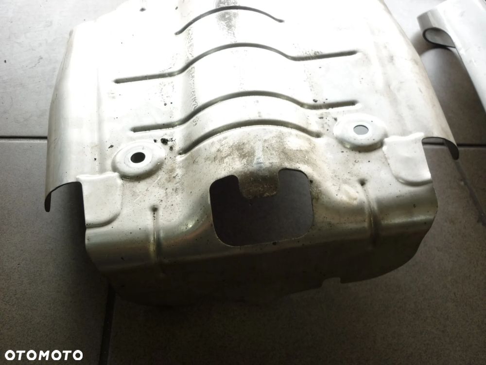 Osłona lampy przedniej prawa Suzuki GSR 600 - 9