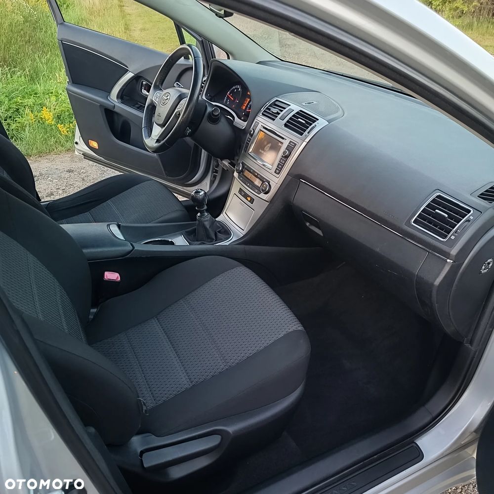 Toyota Avensis 2.0 D-4D Comfort - 19
