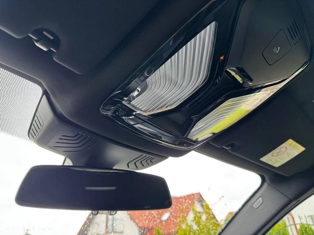 BMW Seria 5 M550i xDrive sport - 24