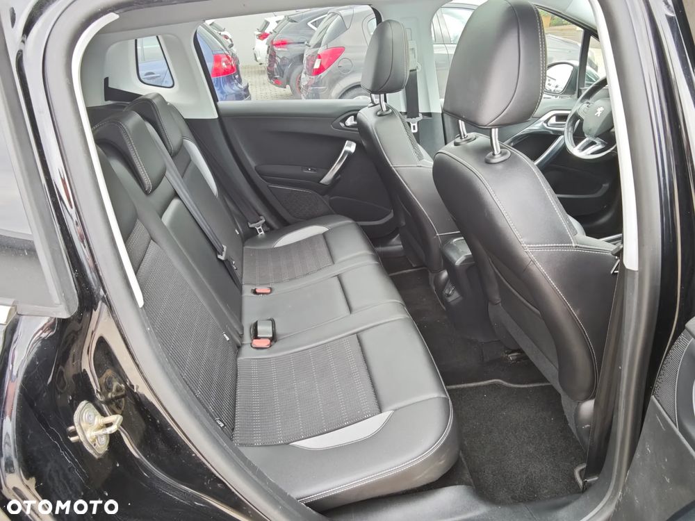 Peugeot 2008 BlueHDi FAP 120 STOP & START Allure - 22